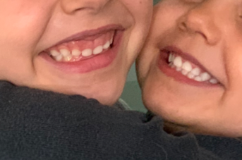 À quel âge l’enfant doit-il avoir sa première visite chez le médecin dentiste ?